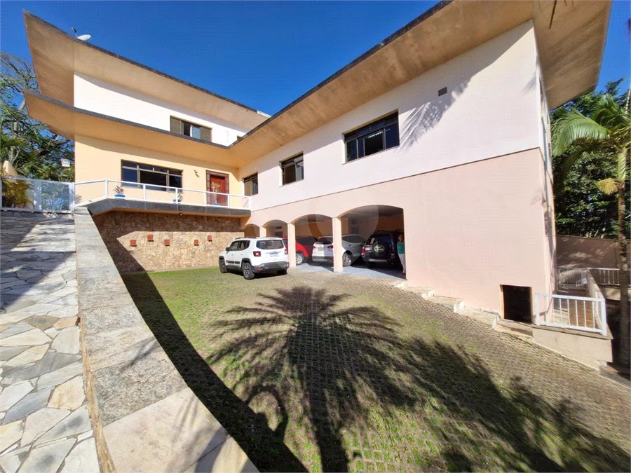 Casa à venda com 4 suítes no condomínio Villa Viana II, Cotia - SP