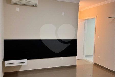 Casa à venda com 4 quartos, sendo 3 suítes, no condomínio Terras de Mont Serrat, Salto - SP