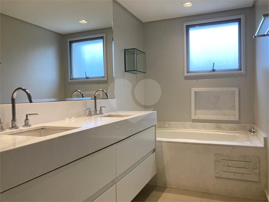 Apartamento para alugar com 3 suítes em Granja Julieta, São Paulo, SP