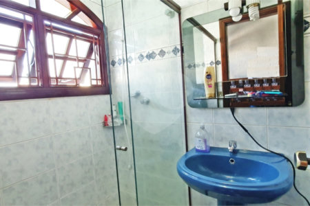 Sobrado à venda com 4 quartos, sendo 3 suítes, em Vila Paulicéia, São Paulo, SP