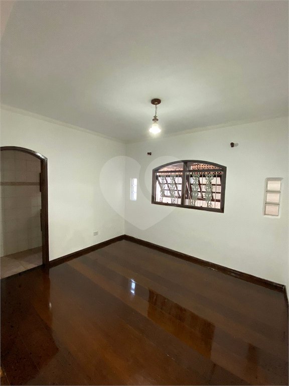 Sobrado à venda com 4 quartos, sendo 1 suíte, em Jardim Medina, Poá, SP