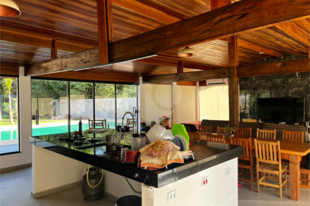 Chácara à venda com 6 quartos, sendo 1 suíte, em Jardim Estância Brasil, Atibaia, SP