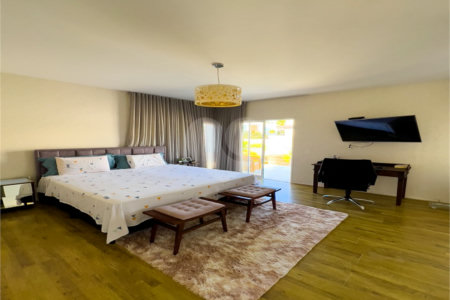 Casa à venda ou para alugar com 3 suítes no condomínio Figueira Garden, Atibaia - SP