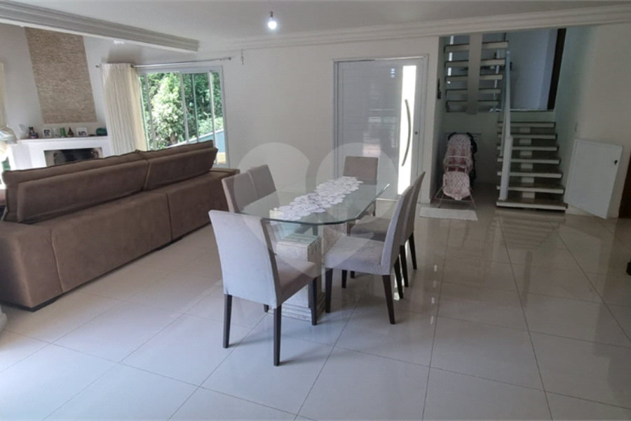 Casa à venda com 4 quartos, sendo 2 suítes,  no condomínio Sausalito, Mairiporã - SP