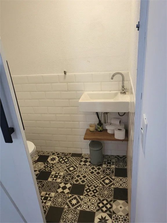 Sobrado à venda ou para alugar com 3 quartos, sendo 1 suíte, em Água Branca, São Paulo, SP