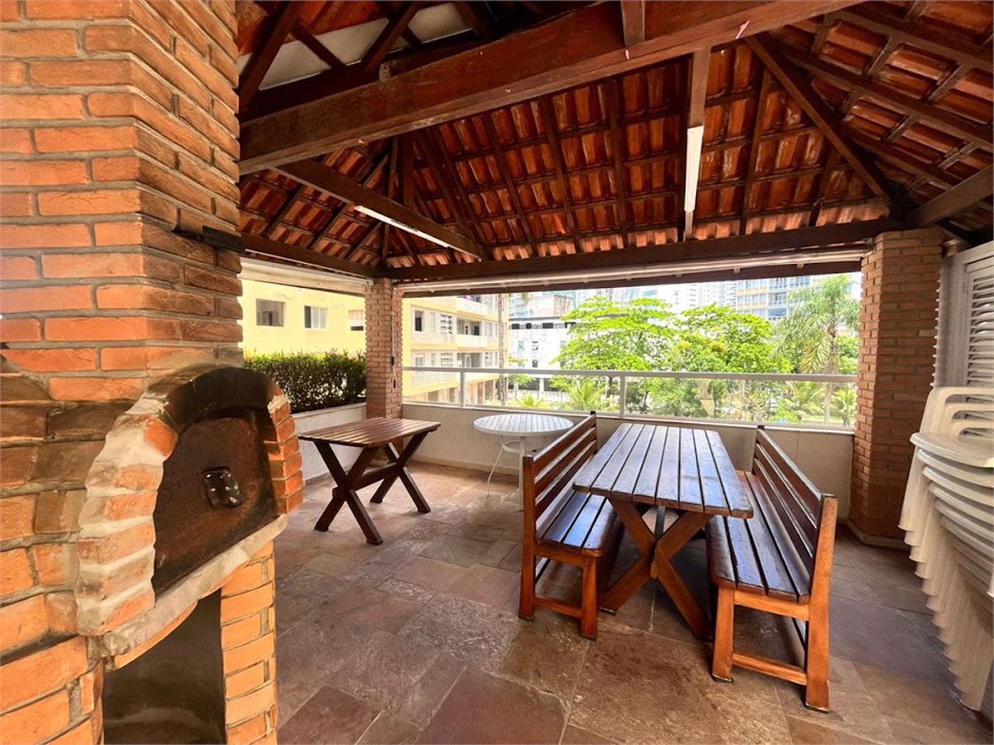Apartamento com 3 dormitórios à venda, 100 m² por R$ 650.000,00 - Pitangueiras - Guarujá/SP