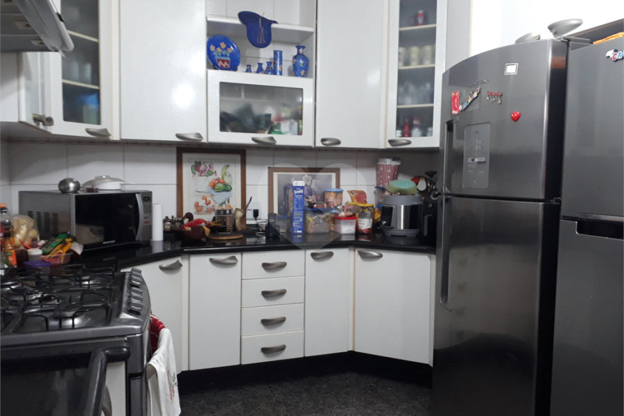 Sobrado à venda com 4 quartos, sendo 1 suíte, em Vila Constança, São Paulo, SP