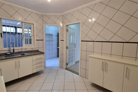 Casa à venda com 3 quartos, sendo 1 suíte, no condomínio Residencial Villagio, São Paulo - SP