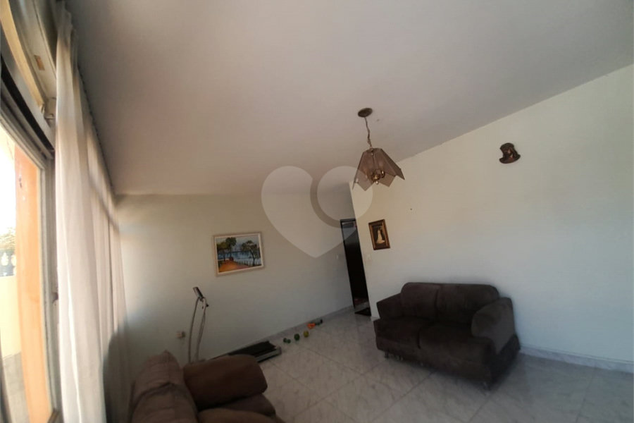 Casa à venda com 3 quartos, sendo 1 suíte, no Centro, Serra Negra, SP