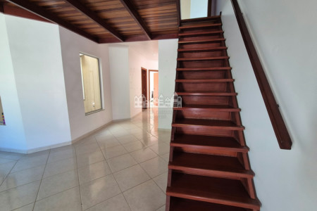 Casa à venda com 3 quartos, sendo 1 suíte, em Retiro das Fontes, Atibaia, SP