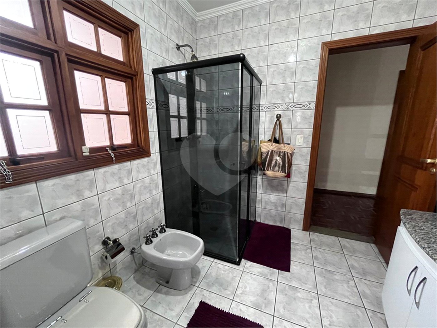 Casa à venda com 4 quartos, sendo 2 suítes, no condomínio Jornalista Américo Ariza, São Paulo - SP