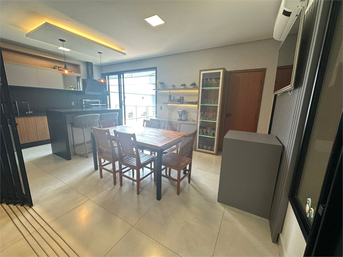 Casa à venda com 3 quartos, sendo 1 suíte, no condomínio Residencial Evidências, Indaiatuba - SP