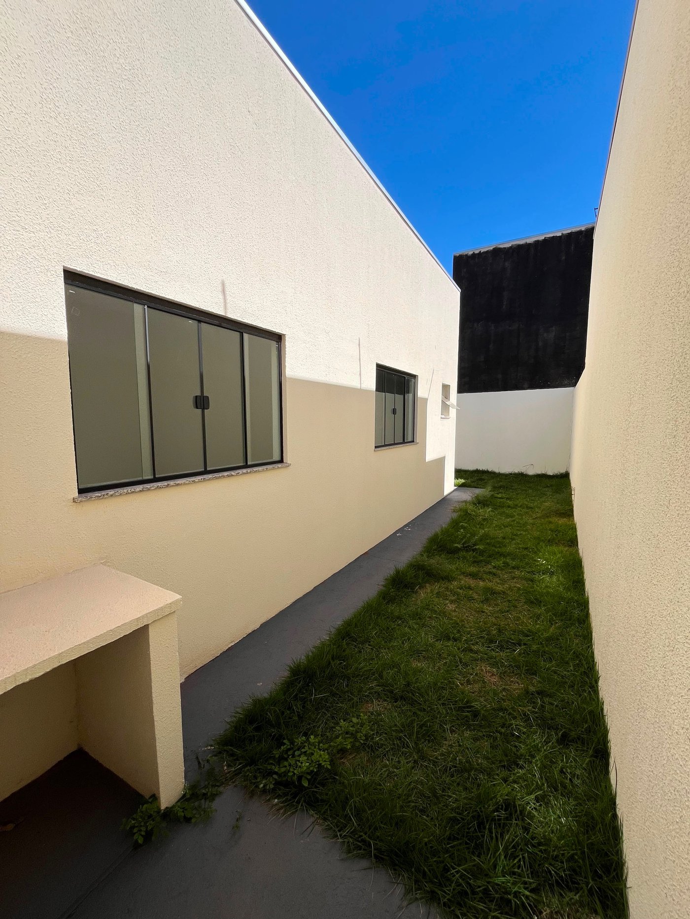 Casa à venda com 2 quartos, sendo 1 suíte,  em Vila Nova, Três Lagoas, MS