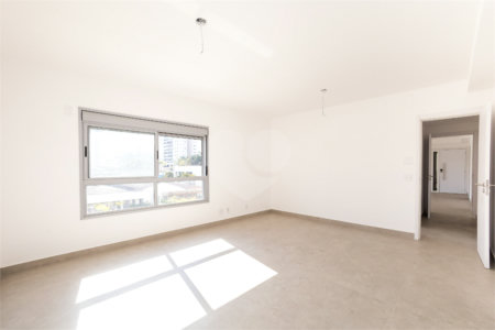Apartamento à venda com 3 quartos, sendo 1 suíte,  em Vila Sofia, São Paulo, SP