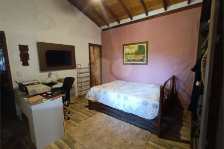 Chácara à venda com 5 quartos, sendo 3 suítes, em Vila Darcy Penteado (mailasqui), São Roque, SP