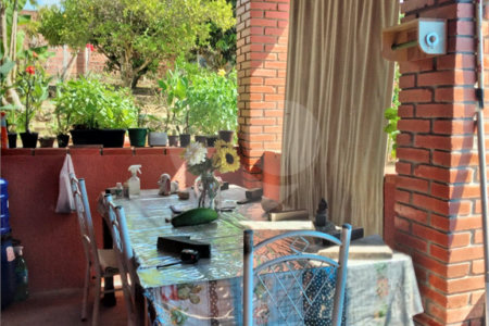 Casa à venda com 2 suítes no condomínio Portal dos Pássaros, Alambari - SP