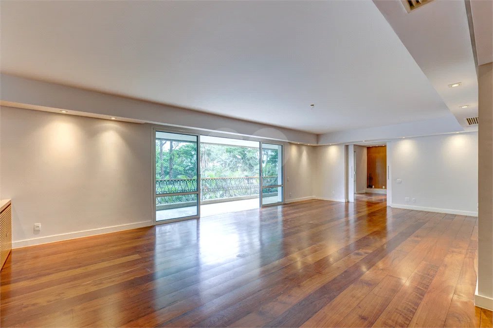 Apartamento no Alto da Boa Vista Condomíno com vasta área verde, lazer e segurança..