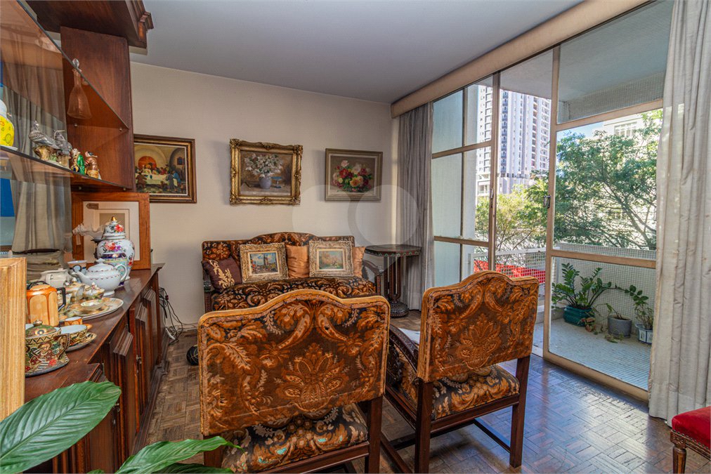 Apartamento à venda com 4 quartos, sendo 1 suíte,  em Higienópolis, São Paulo, SP