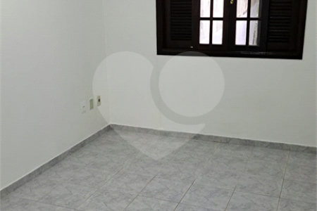 Sobrado à venda com 3 quartos, sendo 1 suíte, em Vila Suissa, Mogi das Cruzes, SP