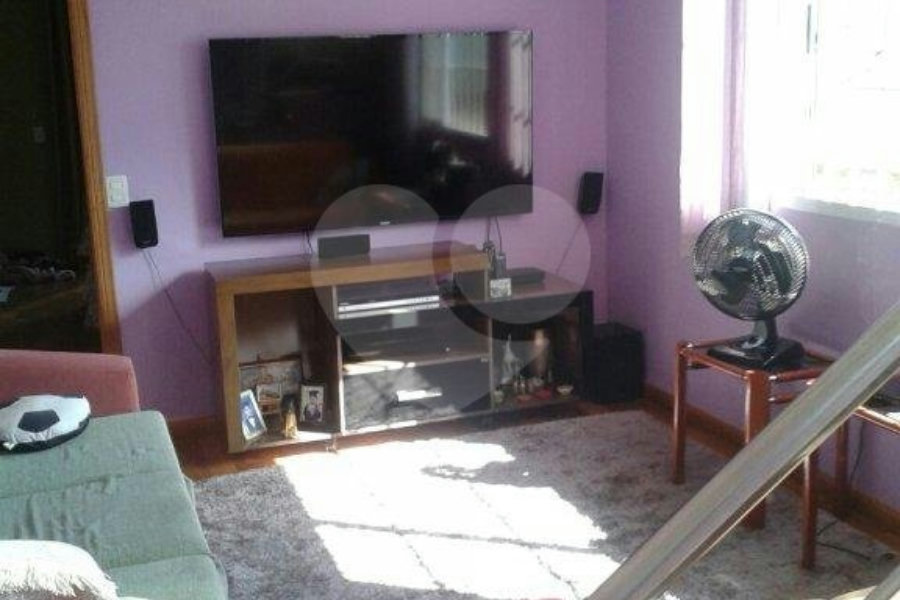 Casa à venda com 4 quartos, sendo 3 suítes, no condomínio Travessa Camarajibe,12, São Paulo - SP