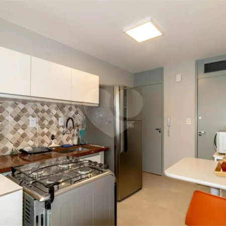 Apartamento à venda com 3 quartos, sendo 1 suíte,  em Moema, São Paulo, SP