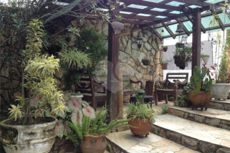 Casa à venda ou para alugar com 5 quartos, sendo 1 suíte, em Cumbari, Mairiporã, SP