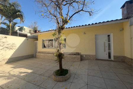 Casa Térrea à venda com 3 quartos, sendo 1 suíte, em Alto da Boa Vista, São Paulo, SP