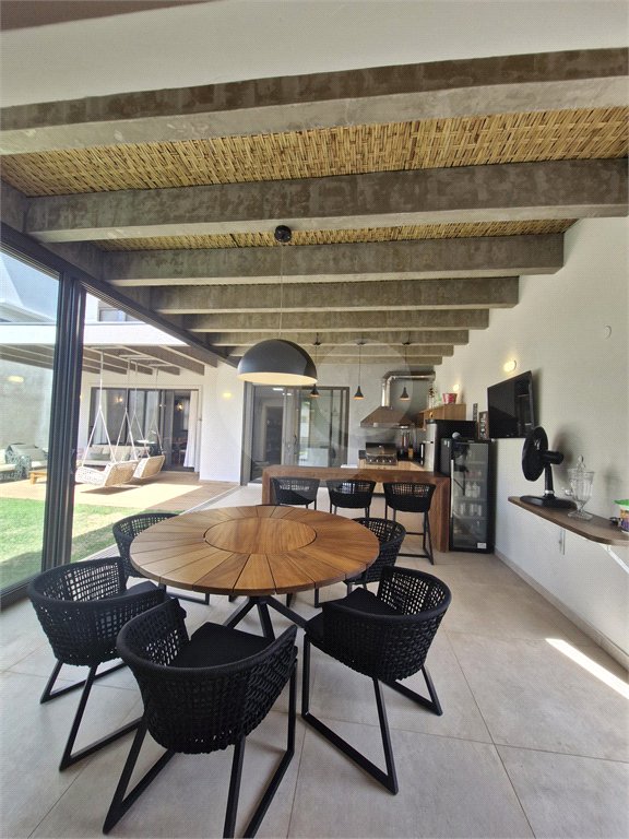 Casa à venda com 5 quartos, sendo 3 suítes, no condomínio Residencial Terras de Vinhedo, Vinhedo - SP