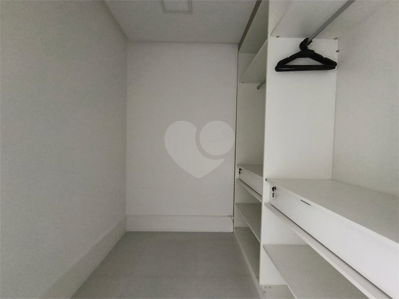 Apartamento para alugar com 3 suítes em Jardim Virgínia, Guarujá, SP