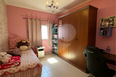 Casa à venda com 3 quartos, sendo 1 suíte, no condomínio Residencial Grape Village, Vinhedo - SP