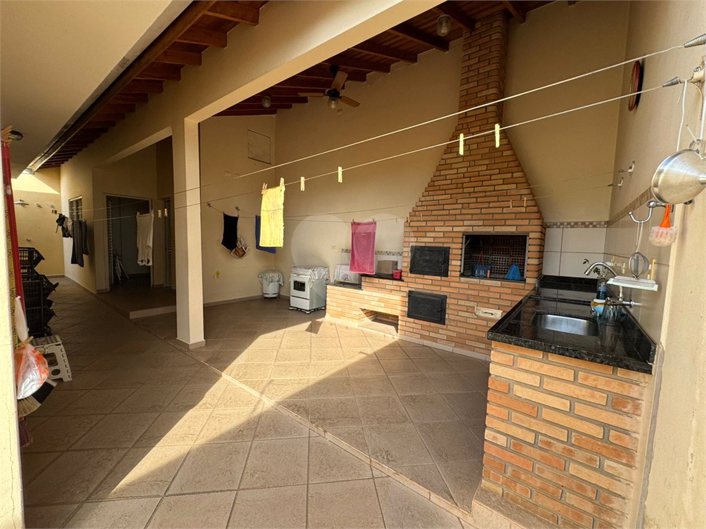 Casa à venda com 4 quartos, sendo 1 suíte, em Vila Henrique, Salto, SP