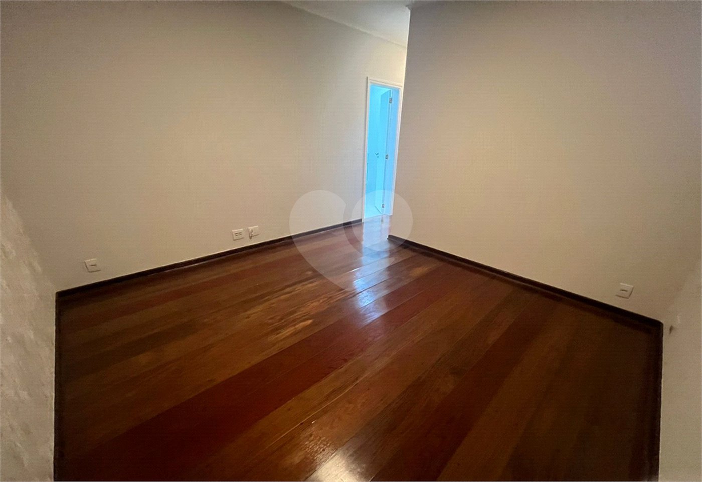 Casa à venda ou para alugar com 4 quartos, sendo 2 suítes, no condomínio Lago Azul, Araçoiaba da Serra - SP