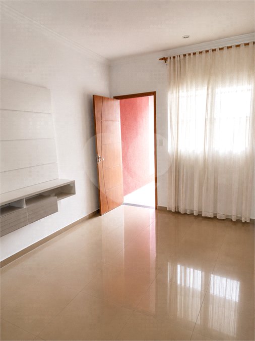 Sobrado à venda com 3 quartos, sendo 1 suíte,  em Vila Linda, Santo André, SP