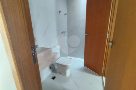 Sobrado à venda com 3 quartos, sendo 1 suíte, em Santa Teresinha, São Paulo, SP