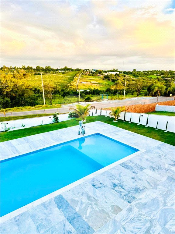 Casa à venda com 4 quartos, sendo 3 suítes, no condomínio Village Araçoiaba, Araçoiaba da Serra - SP
