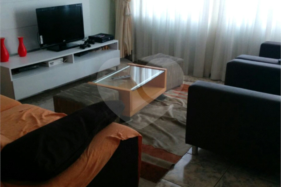 Sobrado à venda com 3 quartos, sendo 1 suíte, em Tremembé, São Paulo, SP