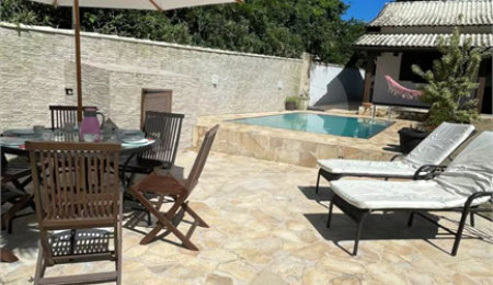Casa em condomínio à venda com 4 quartos, sendo 2 suítes,  em Caravelas, Armação dos Búzios, RJ