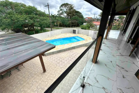 Sobrado à venda com 5 quartos, sendo 3 suítes, em Cidade Nova Peruíbe, Peruíbe, SP