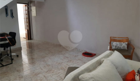 Sobrado à venda com 3 quartos, sendo 1 suíte,  em Vila Romero, São Paulo, SP