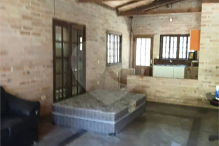 Chácara à venda com 3 quartos, sendo 1 suíte, no Centro (canguera), São Roque, SP