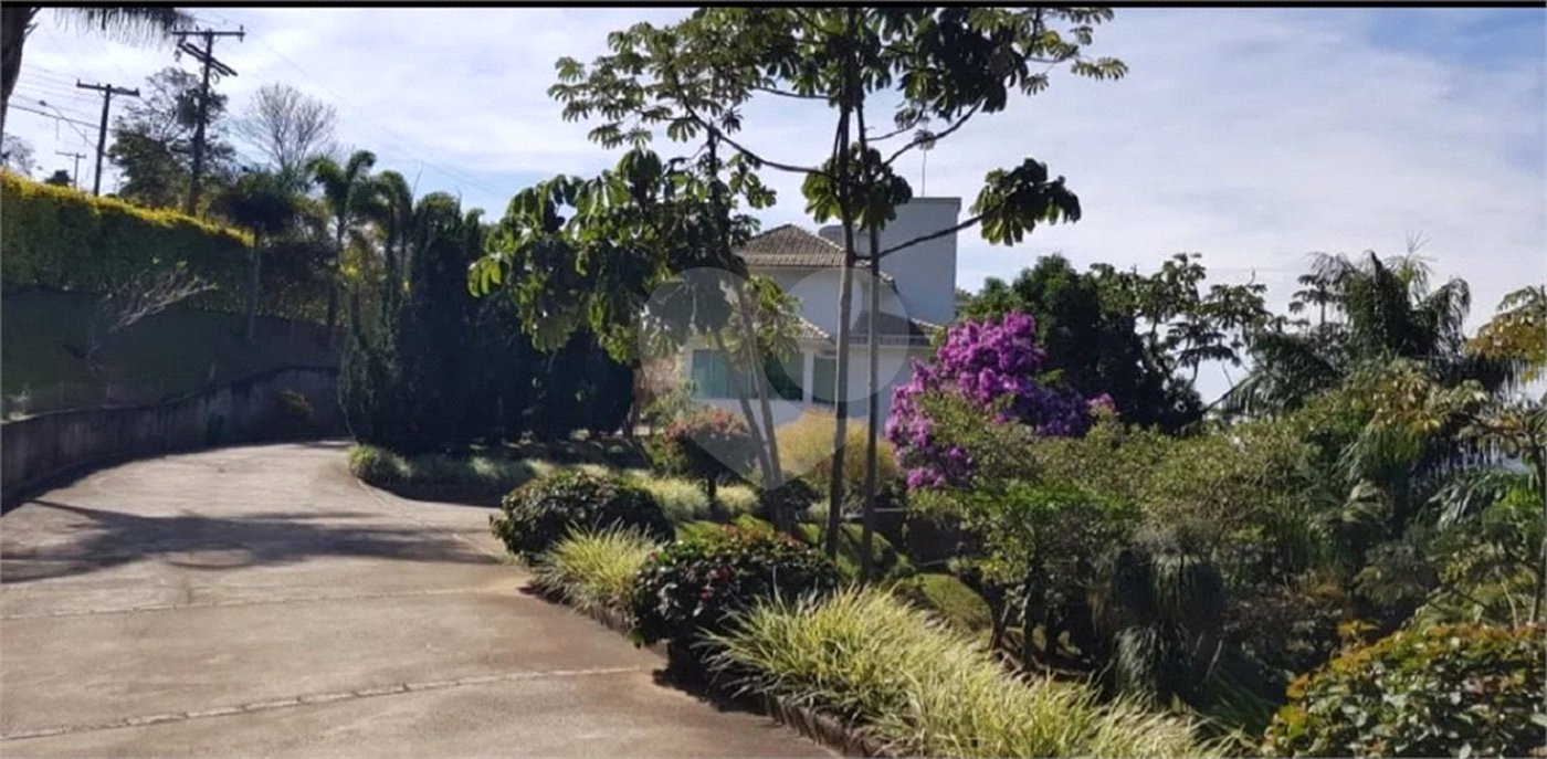 Casa à venda com 4 suítes no condomínio Monte Samkhya, Serra Negra - SP