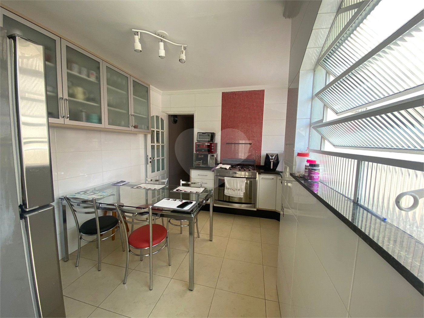 Sobrado à venda com 3 quartos, sendo 1 suíte, em Tremembé, São Paulo, SP