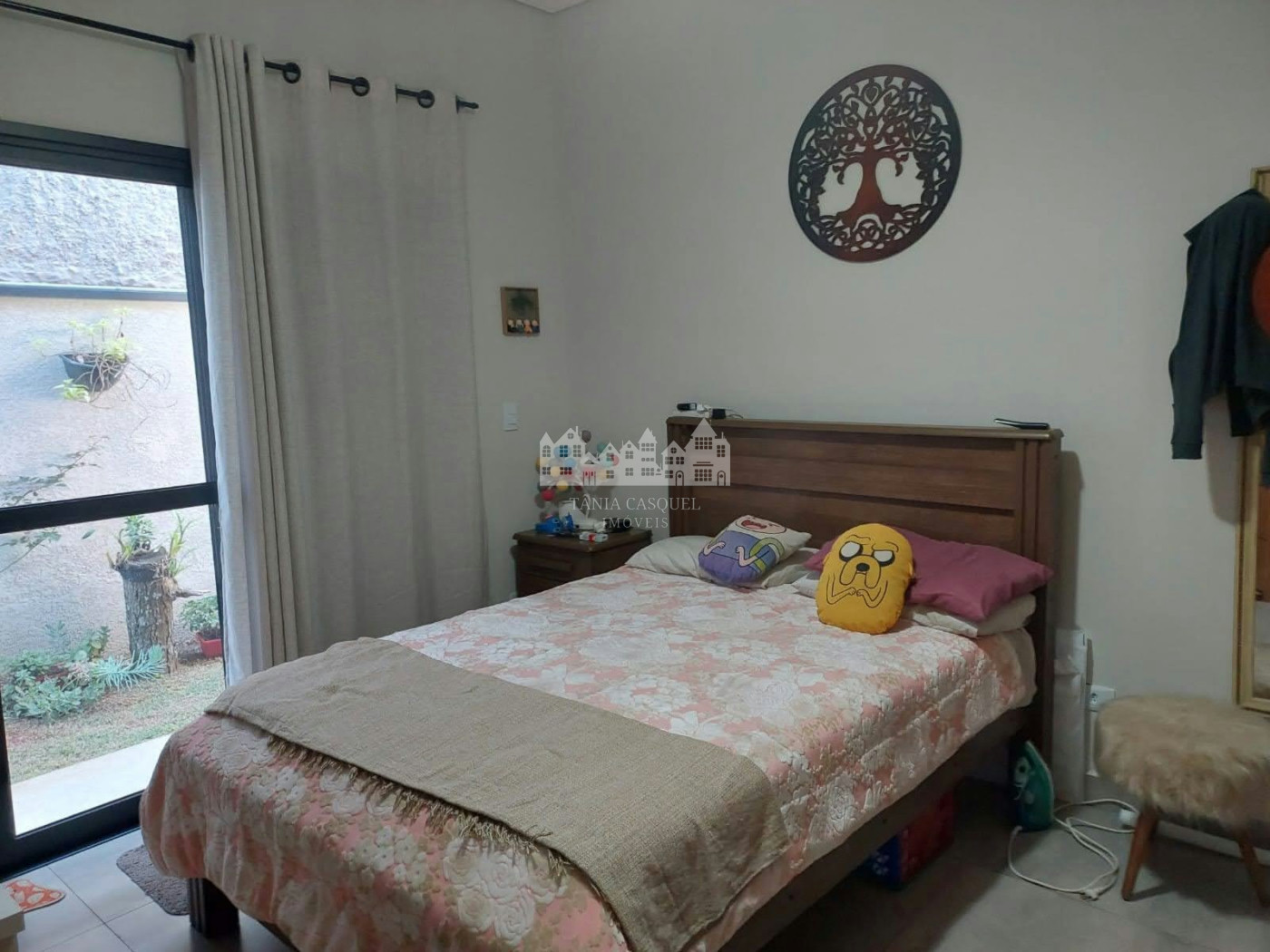 Casa à venda com 4 quartos, sendo 2 suítes,  no condomínio Figueira Garden, Atibaia - SP