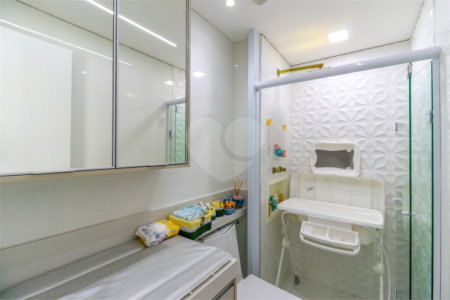 Apartamento à venda com 3 quartos, sendo 1 suíte, em Santo Amaro, São Paulo, SP