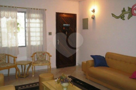Sobrado à venda com 4 quartos, sendo 1 suíte, em Vila Nivi, São Paulo, SP