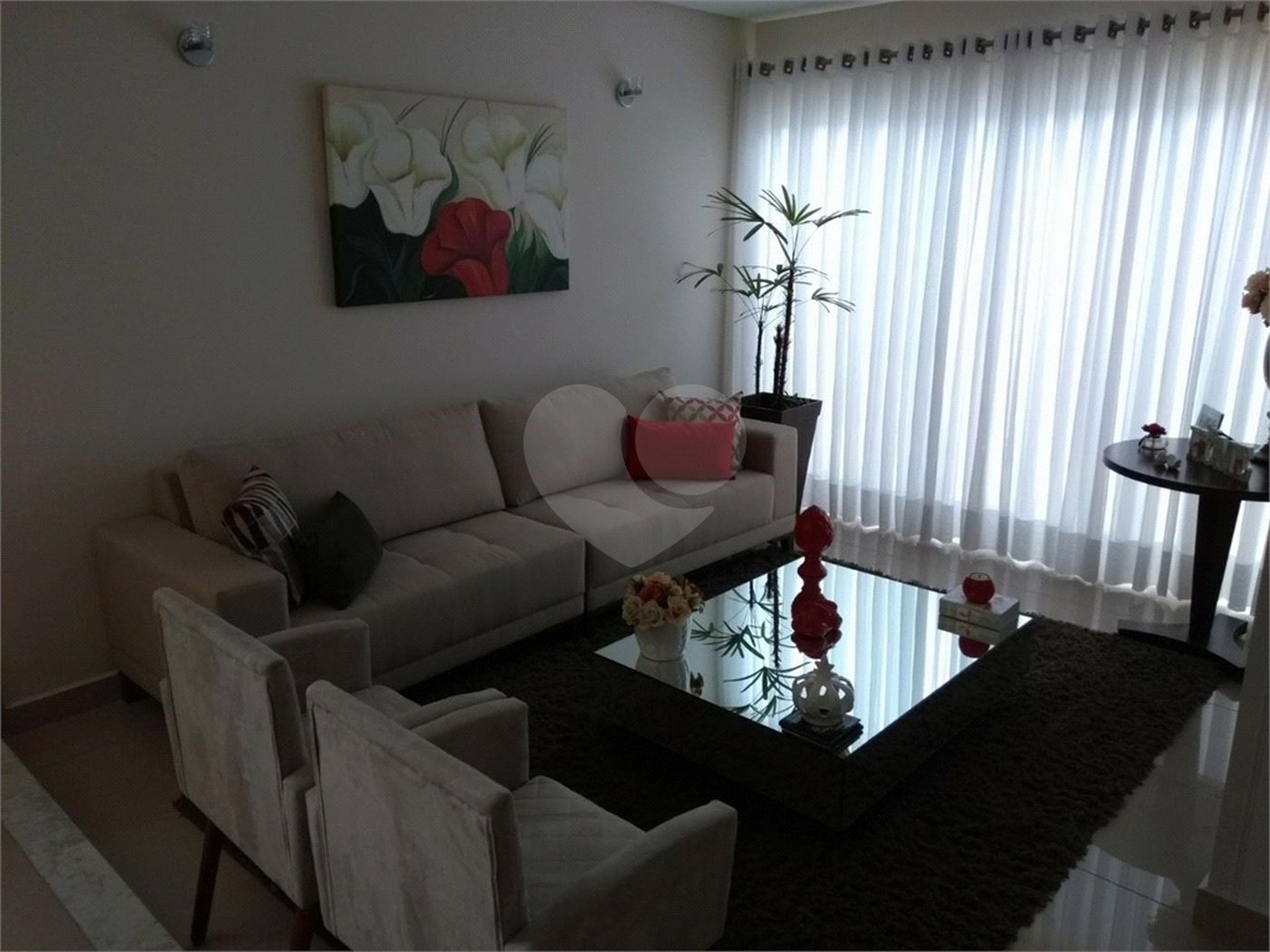 Casa à venda com 3 quartos, sendo 2 suítes,  no condomínio Terras do Oriente, Valinhos - SP