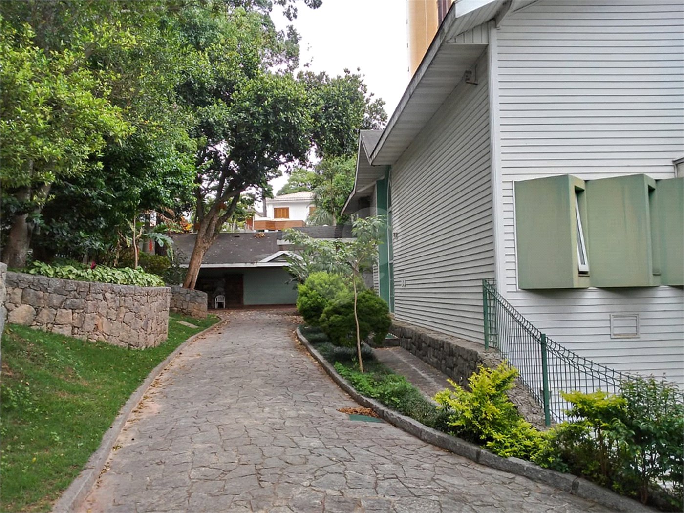 Sobrado à venda com 4 quartos, sendo 1 suíte, em Jardim Floresta, São Paulo, SP