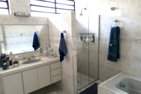 Sobrado à venda com 4 quartos, sendo 1 suíte, em Vila Cordeiro, São Paulo, SP