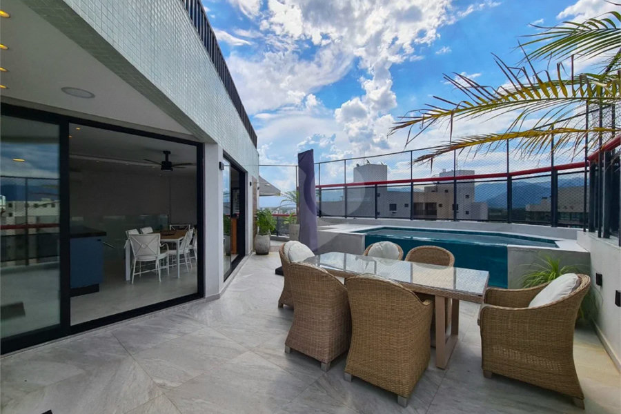 Cobertura à venda com 3 quartos, sendo 1 suíte, em Riviera de São Lourenço, Bertioga, SP