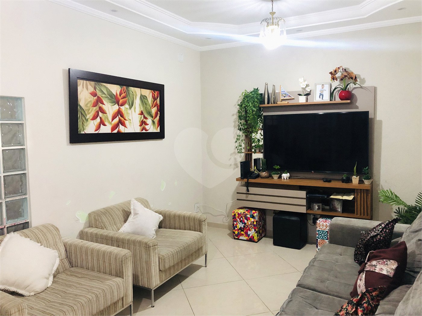 Casa à venda com 3 quartos, sendo 1 suíte, em Vila Suissa, Mogi das Cruzes, SP